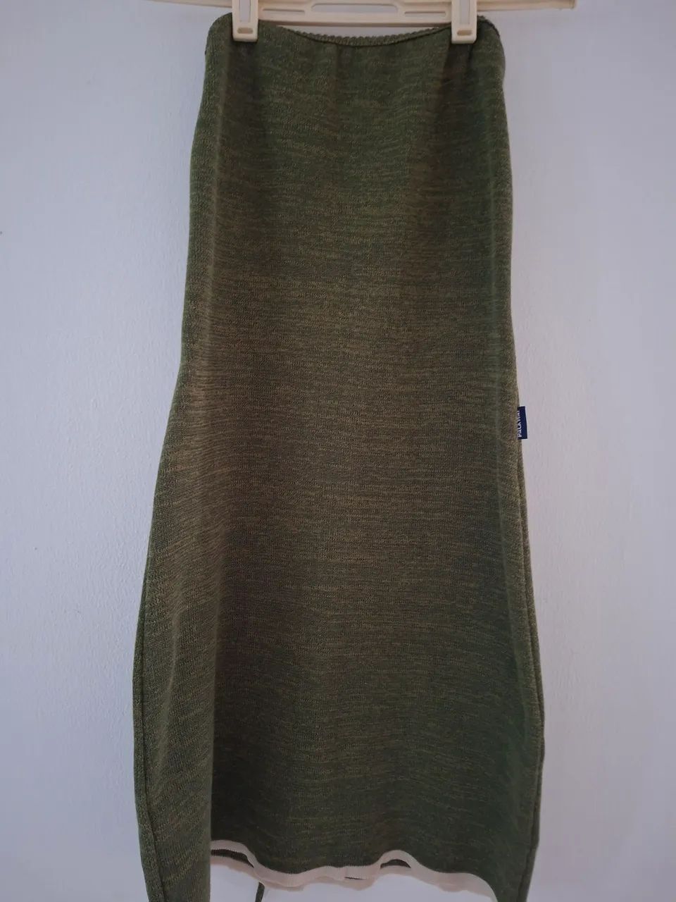 Vestido tubinho de alcinha com decote