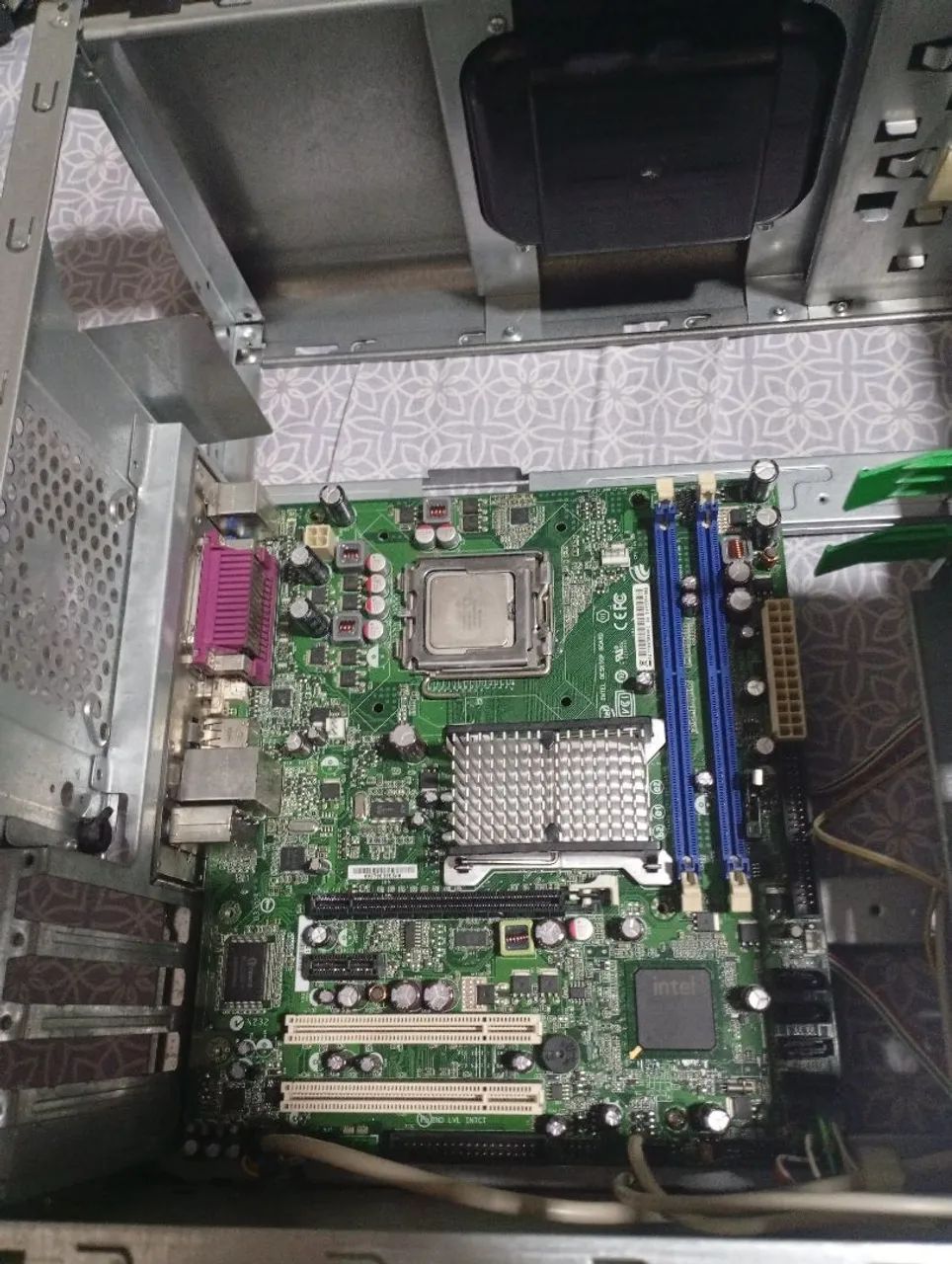 Vendo placa mãe com gabinete 