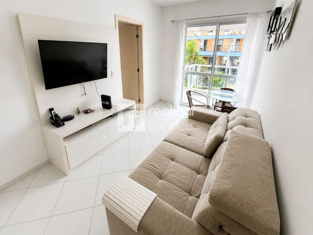 Apartamento mobiliado 02 dormitórios no Campeche, Florianópolis.