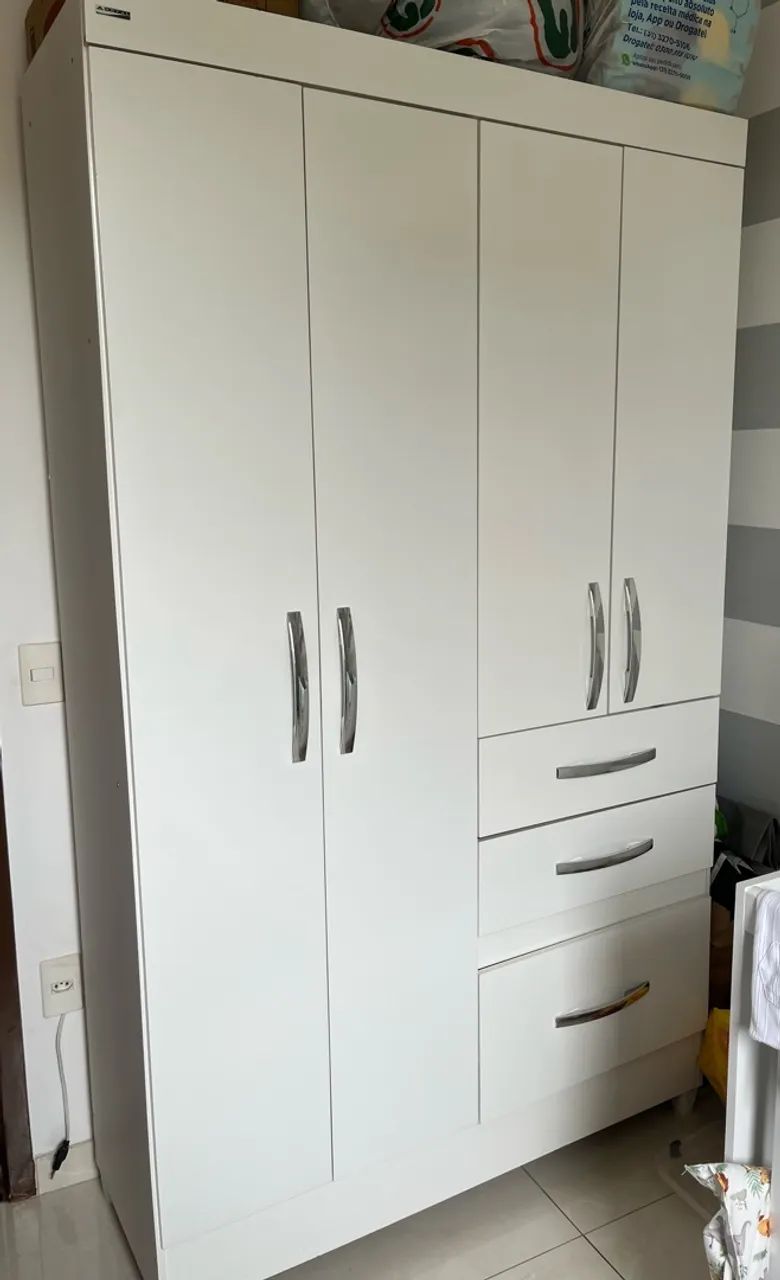 Guarda roupas de solteiro 