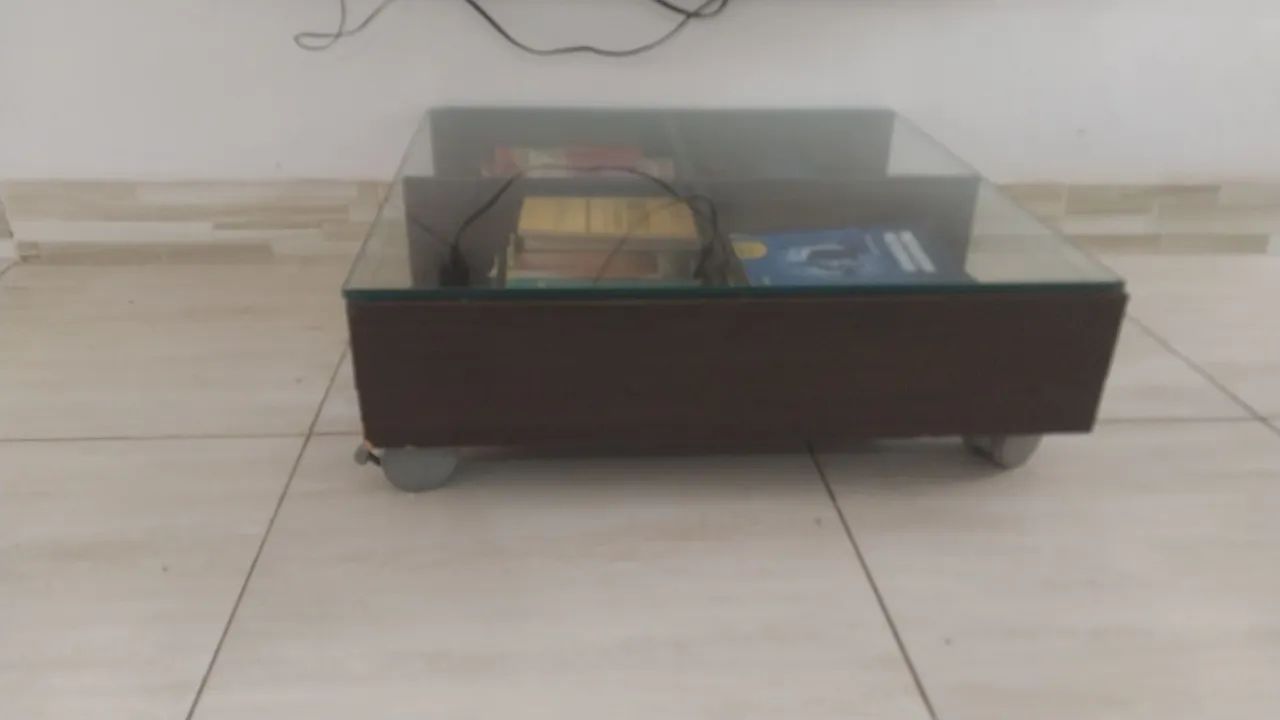 MESA DE CENTRO, MADEIRA E VIDRO TEMPERADO - Foto 2
