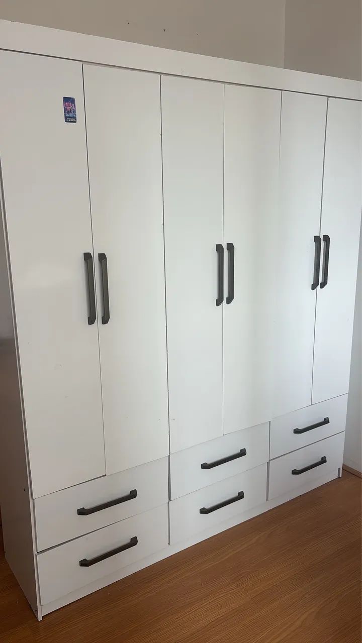 Guarda roupa pequeno 