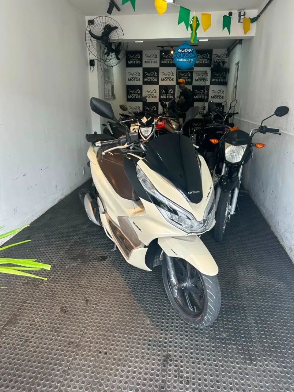 Pcx Dlx 150cc 2019 com 45 mil km. Super nova!