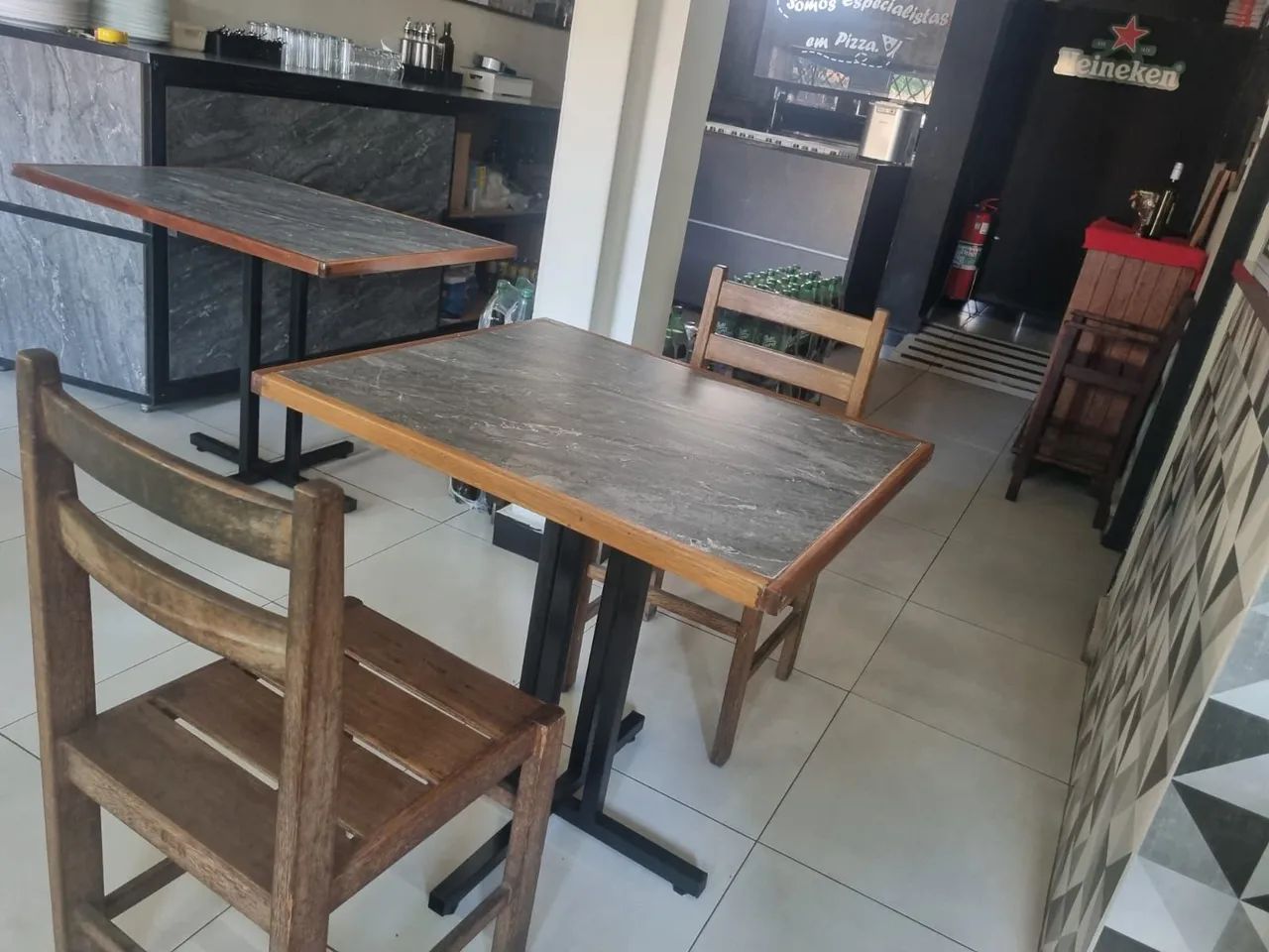 Mesa com 2 cadeiras