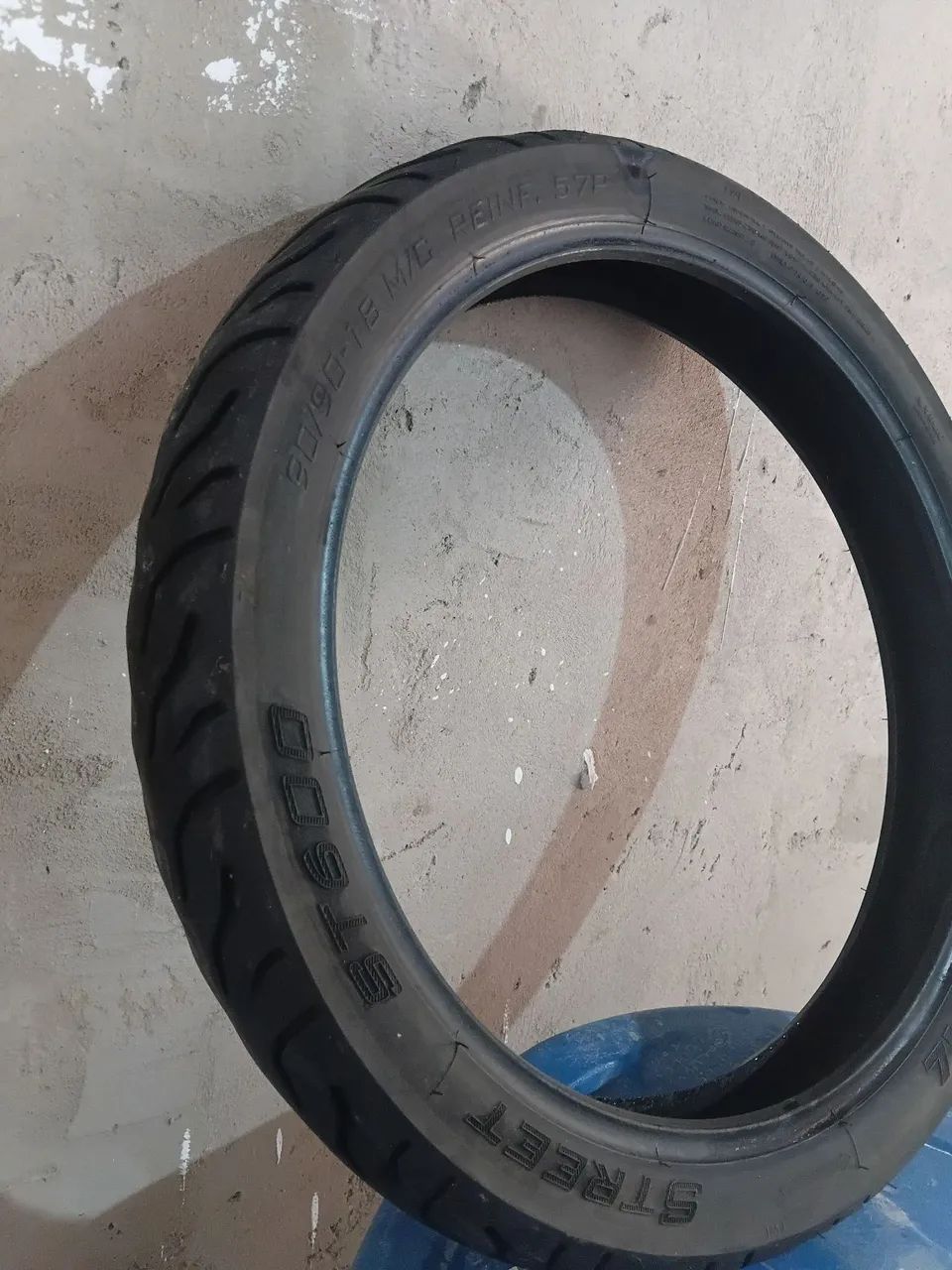 Pneu seminovo
