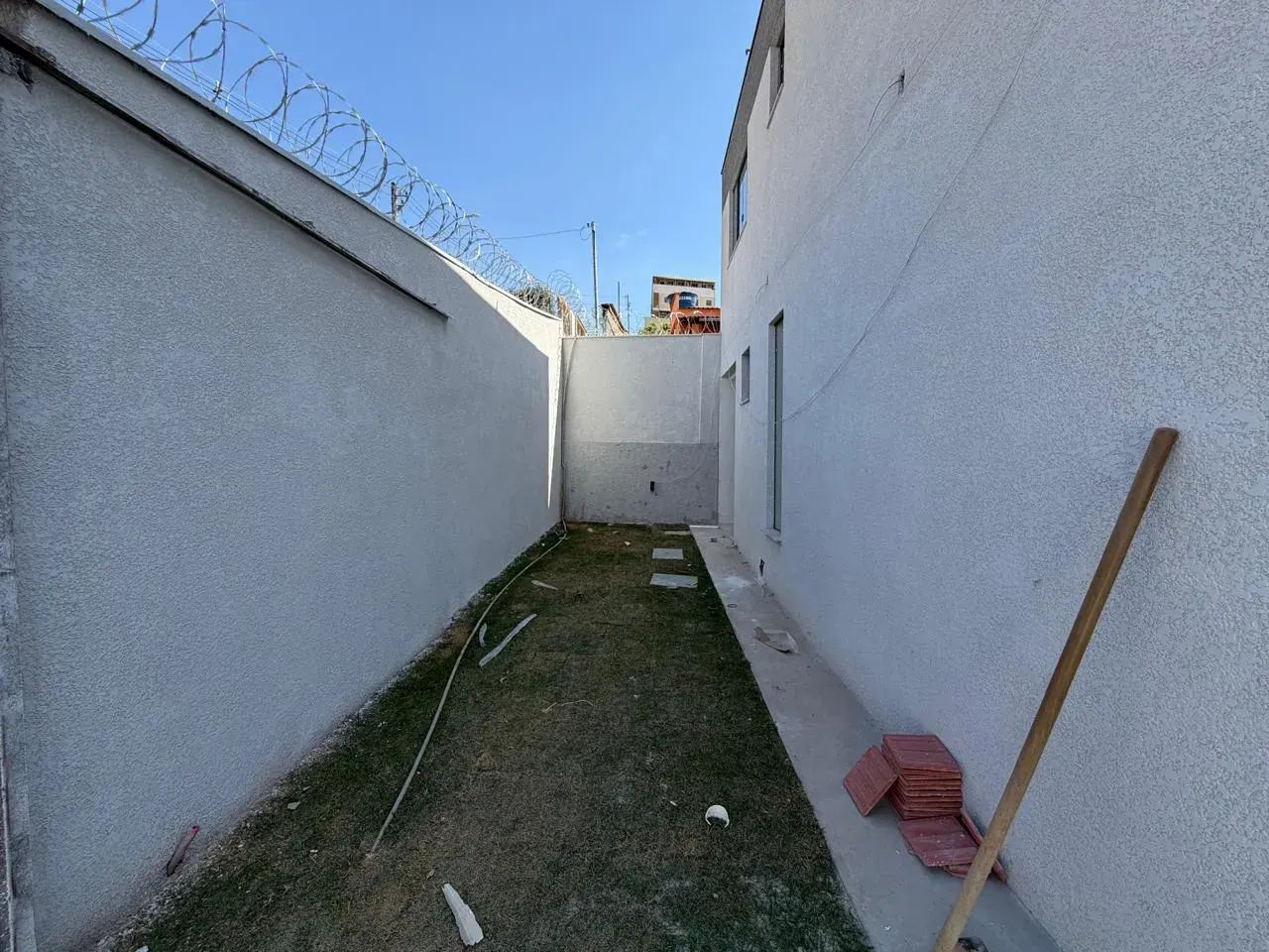 Casa com 3 quartos sendo 1 suíte 3 banheiros 1 vaga - Foto 3