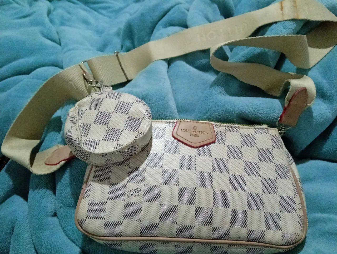 Bolsa com carteirinha semi nova 