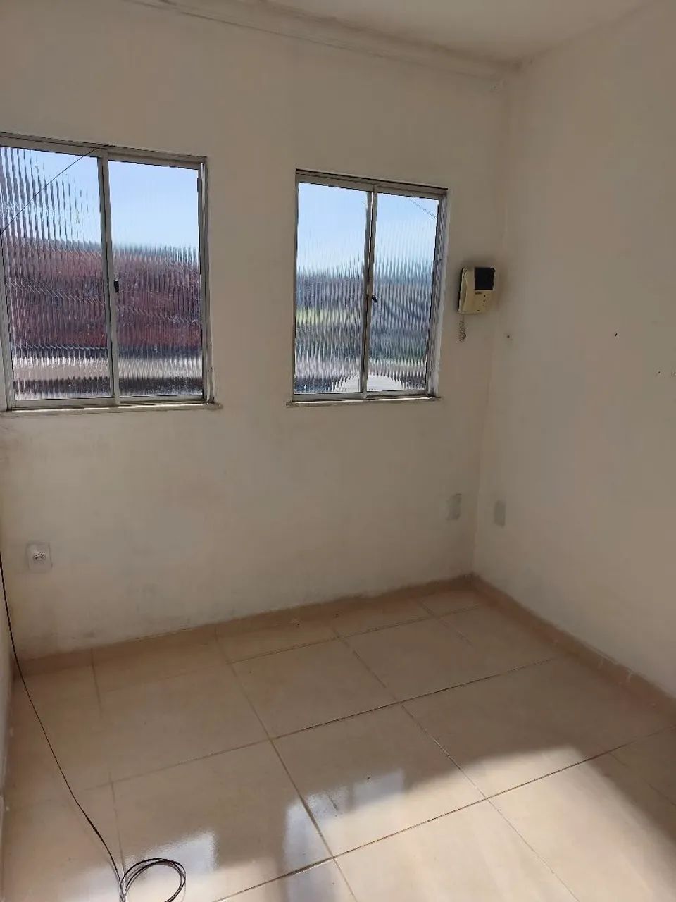 Aluga-se uma casa primeiro andar 