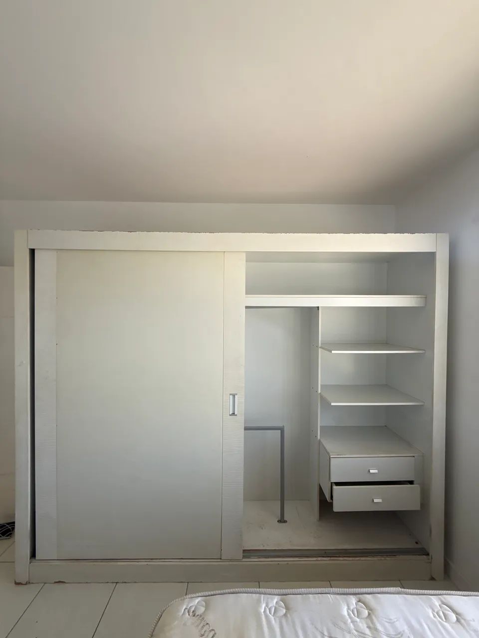 GUARDA-ROUPA 2,70 m