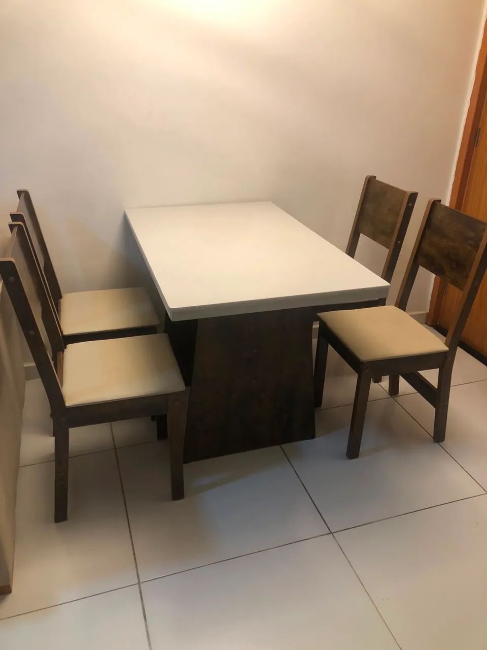 MESA - 4 cadeiras
