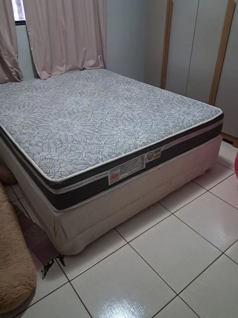 Cama box Queen Ortopédico  colchão D 65