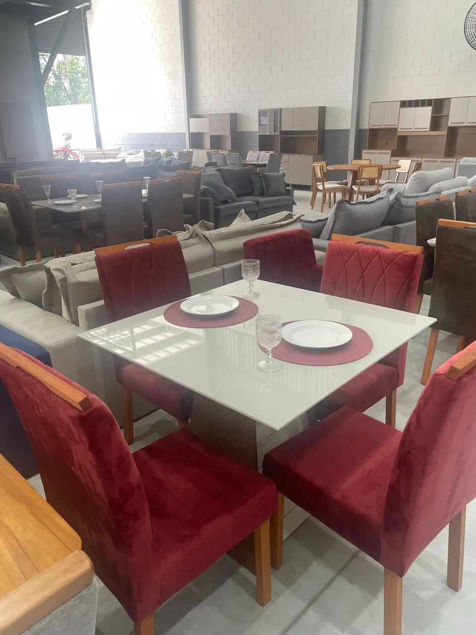 Mesa Quadrada Com 4 Cadeiras Bordo 