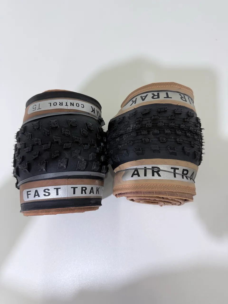 2 pneus SPECIALIZED AIRTRAK E FASTTRAK 2.35