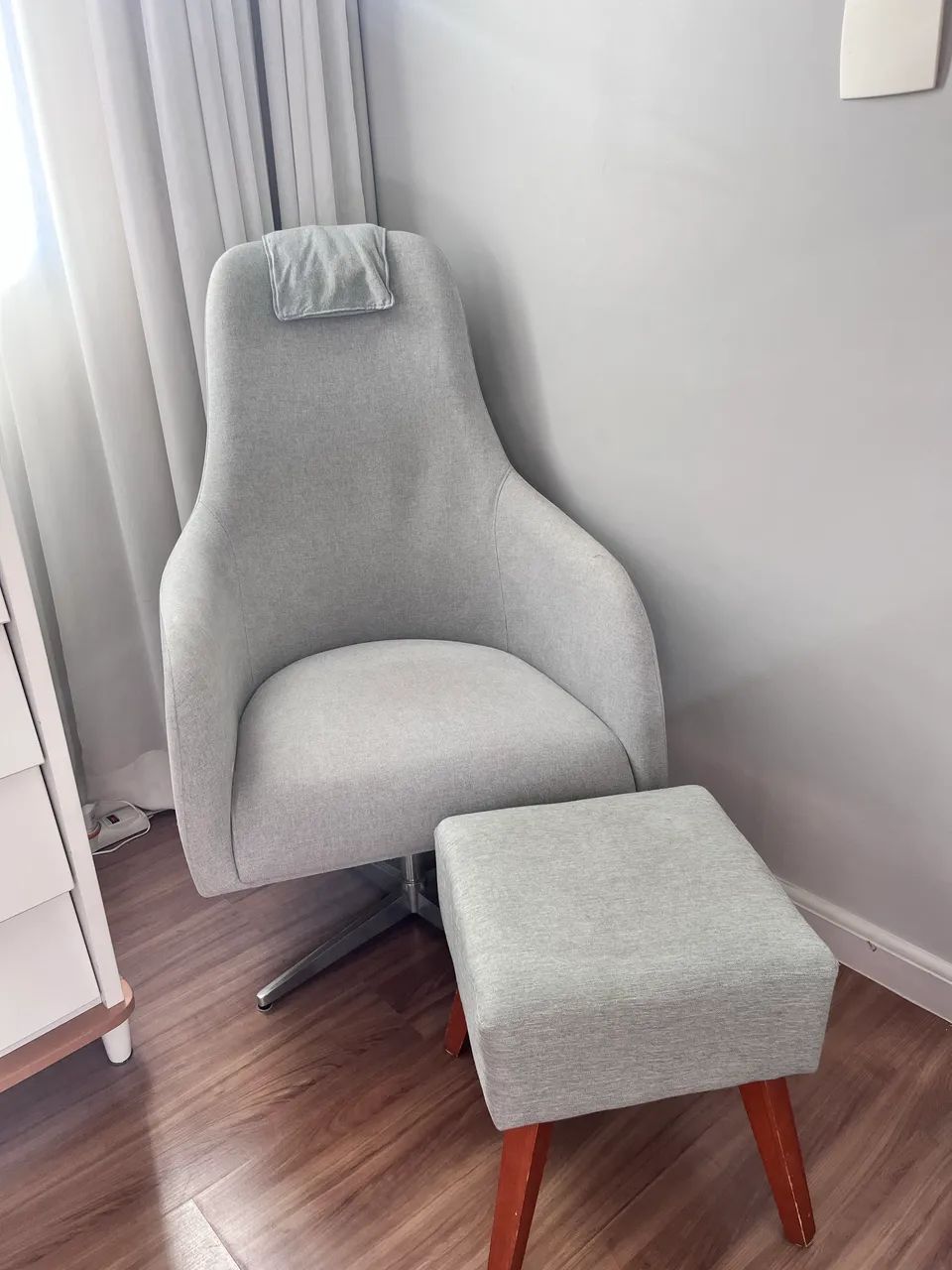 Poltrona Cinza Design moderno e elegante + Puff  - Foto 3