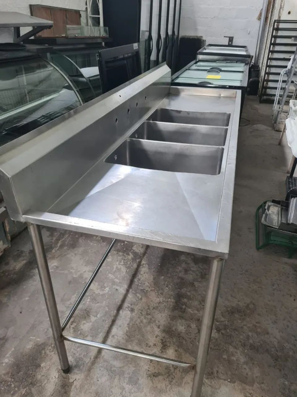 Pia inox 3 cubas 220x60 com frontão 