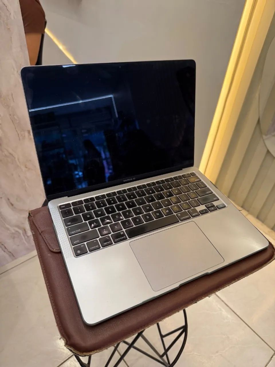 Vendo MacBook Air M1 (2020) Silver 512GB, muito bem cuidado e funcionando perfeitamente. - Foto 2