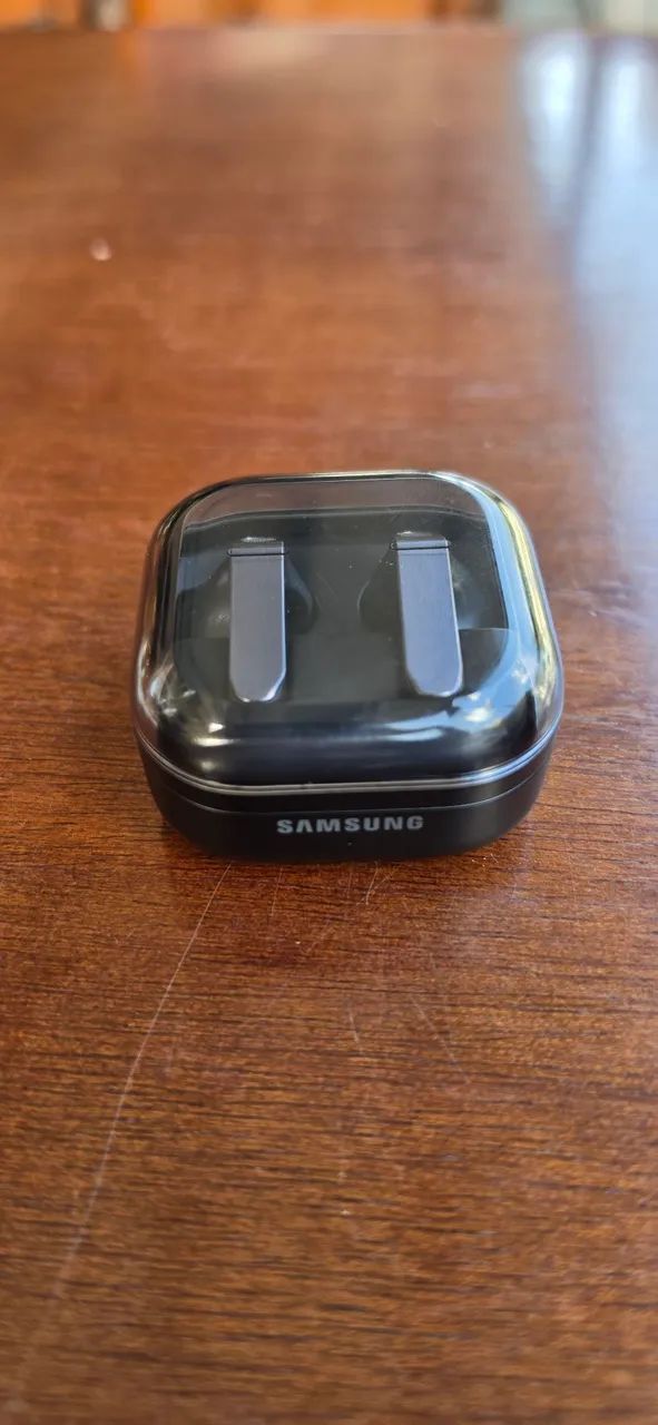 Vendo Galaxy Buds4 normal com 2 meses de uso 