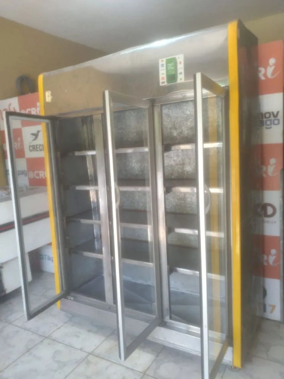 Expositor de frios com 3 porta e 4 prateleiras. 1.50cm - Foto 4