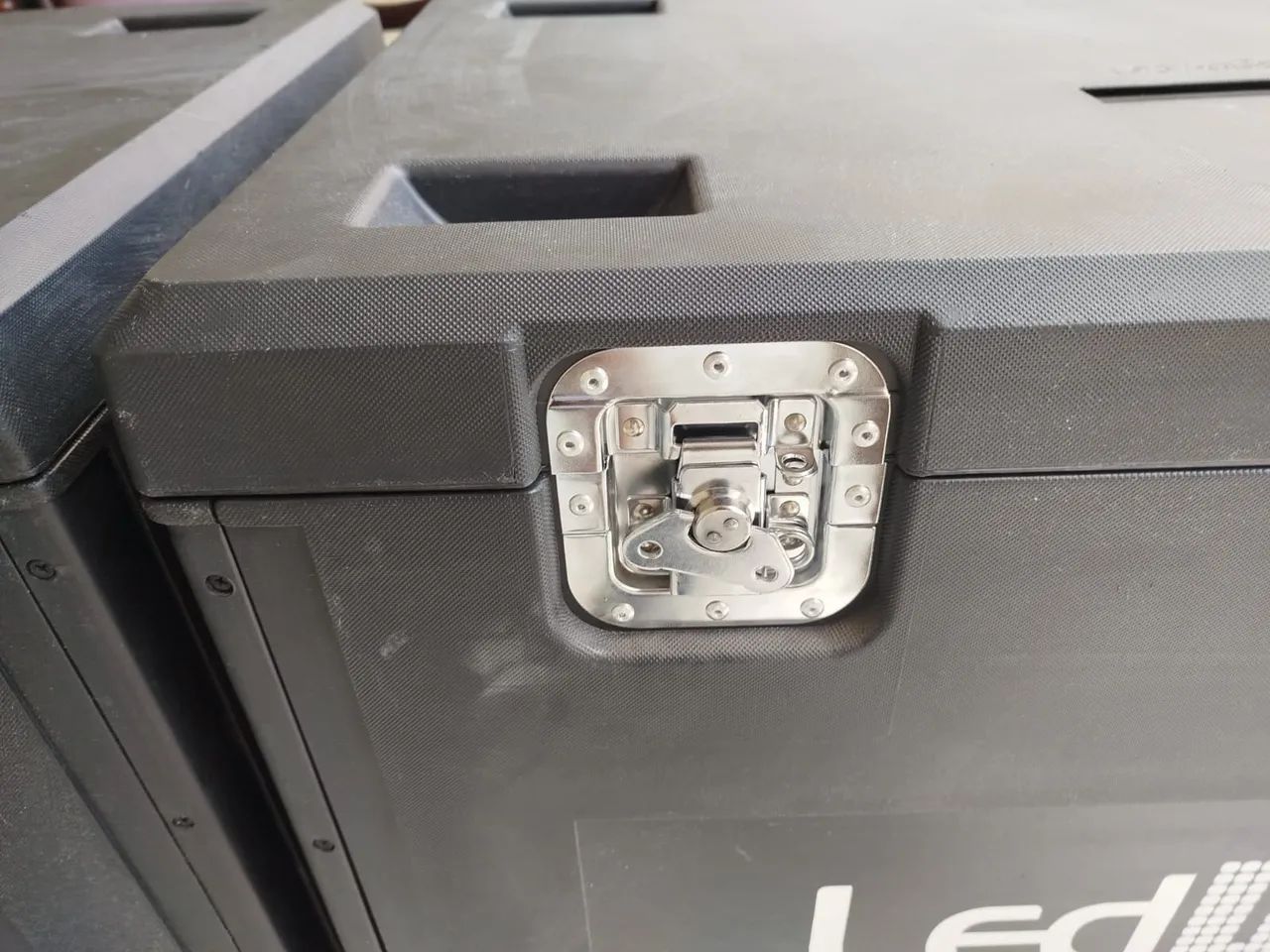 Vendo Flight Case em Plástico Injetado de Alta Resistência - Foto 3