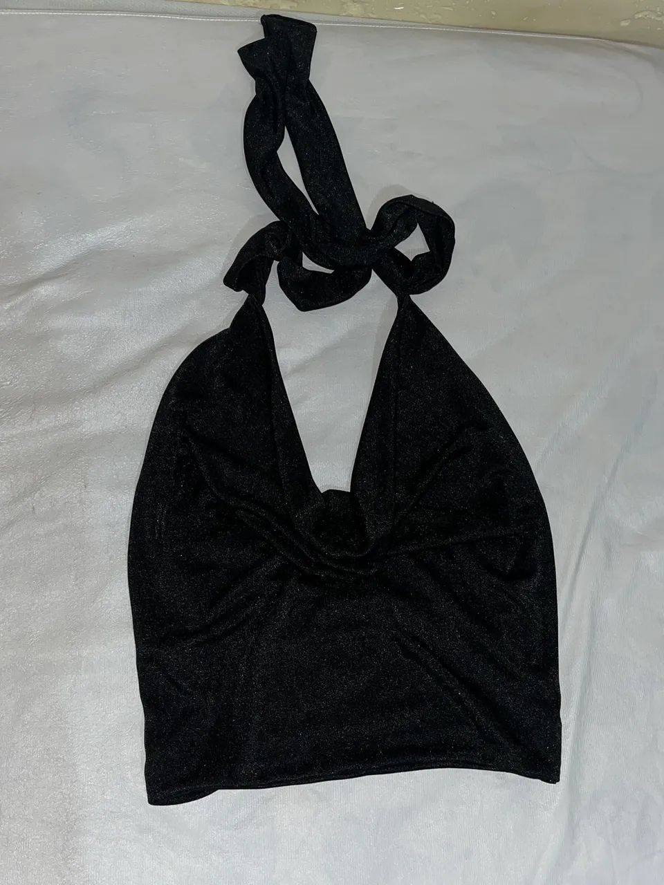 Cropped preto frente única com decote (drapeada)