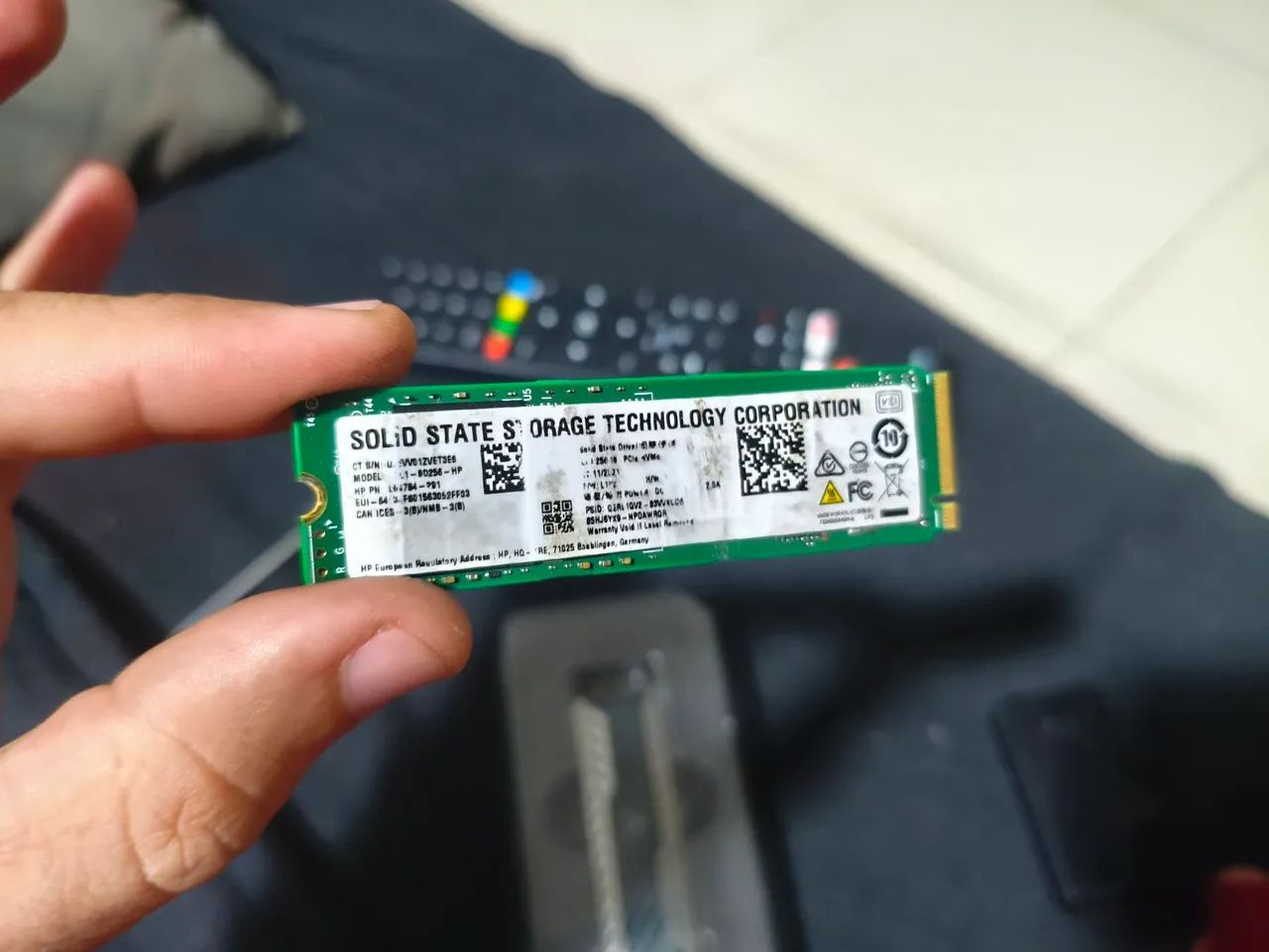 SSD NVME 256 G HP, com case.