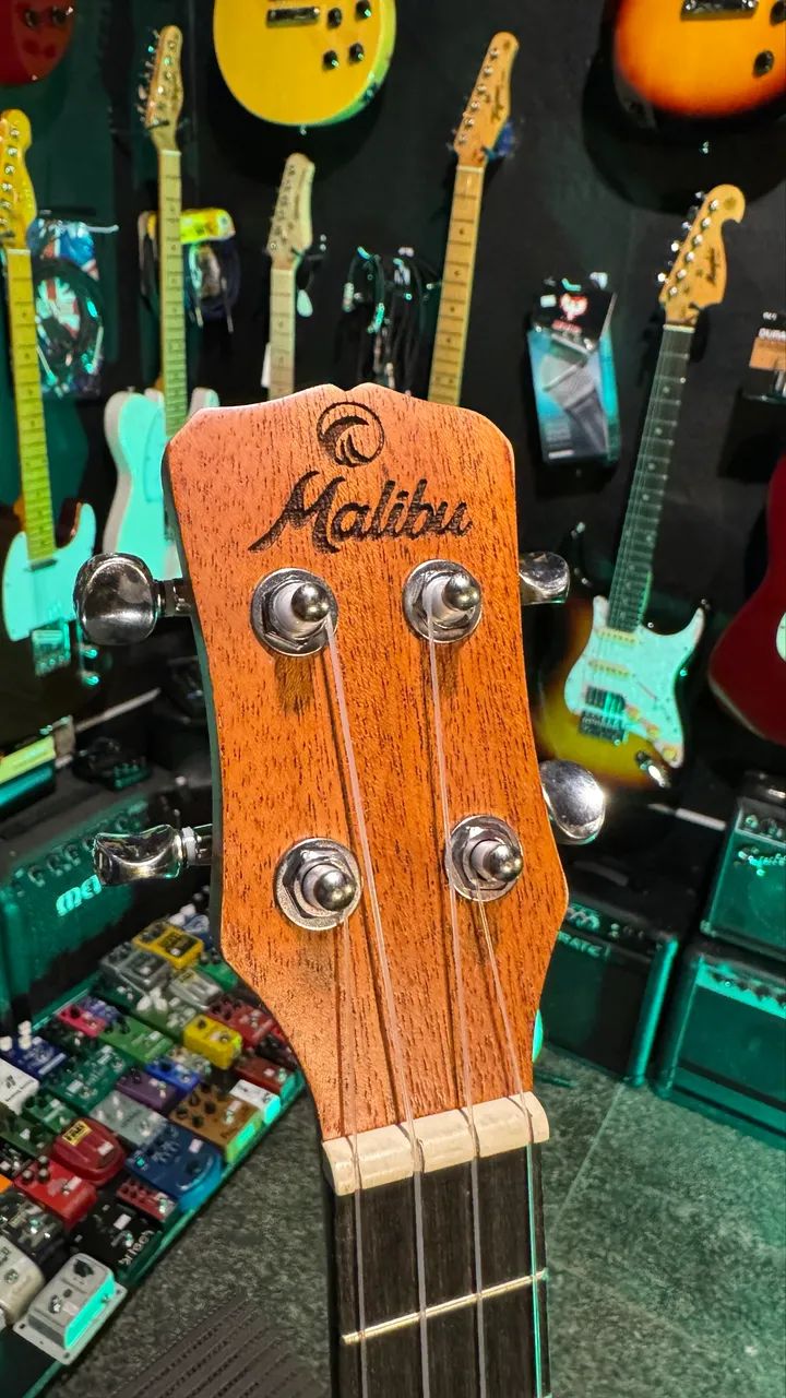 Ukulele tenor elétrico Malibu com capa  - Foto 2
