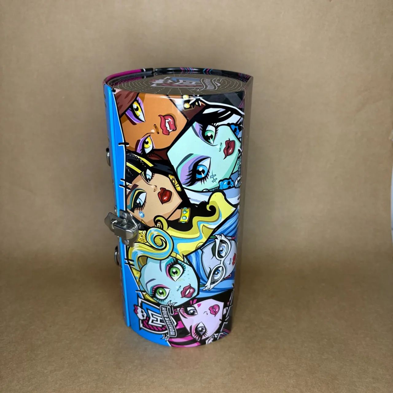 Lata Monster High 
