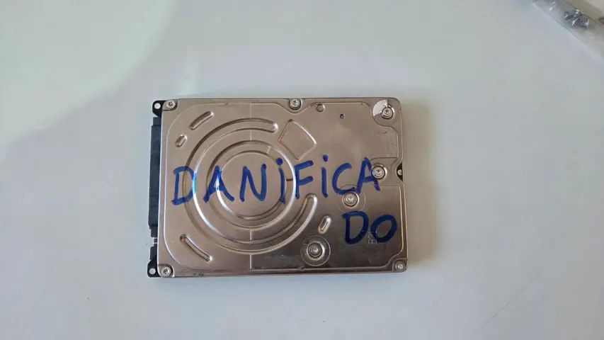HD Western Digital SATA Quebrado - Para Peças e Reparo - Foto 2