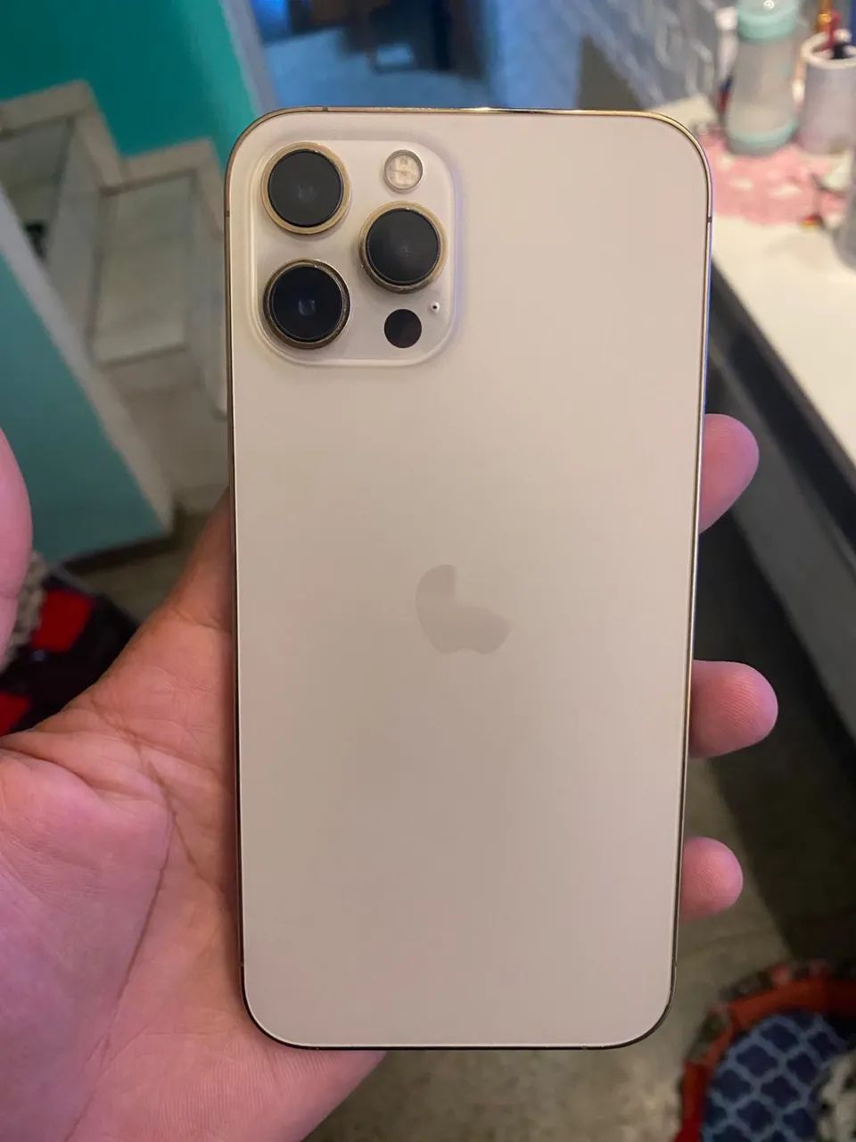 iPhone 12 Pro Max dourado 