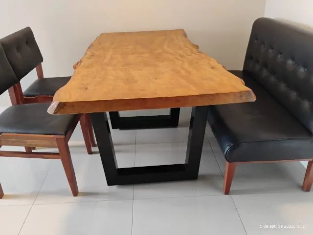 Mesa de madeira de lei + cadeiras+ Sofá + Balcao de madeira