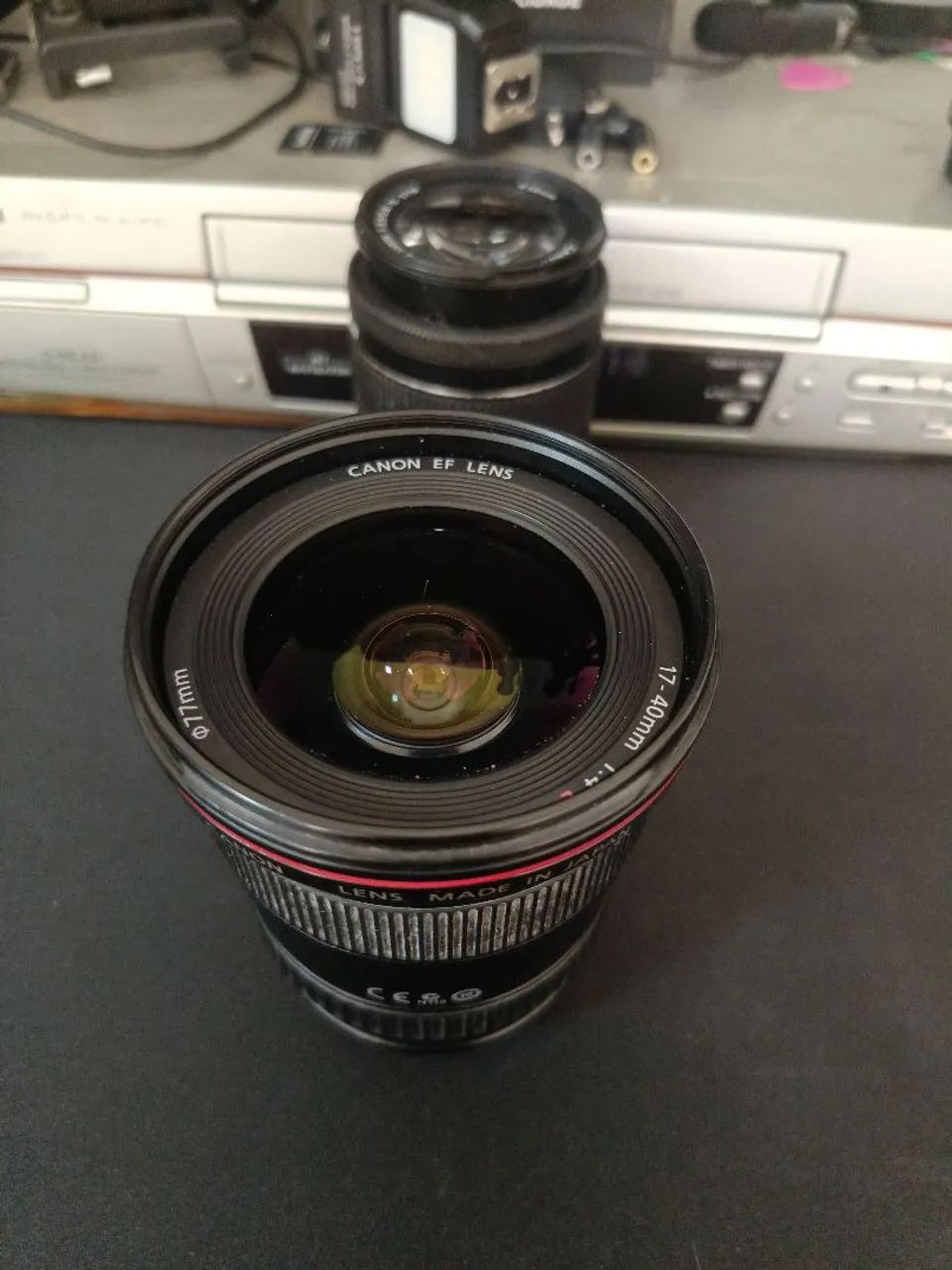 Lente 17-40 L Aceito trocas , detalhe pequeno risco - Foto 4