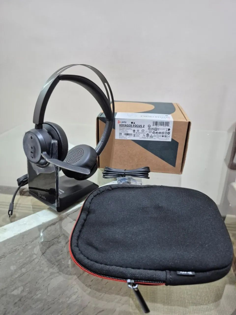 Headset Poly Voyager Focus 2 + Base (Novo) - Foto 5