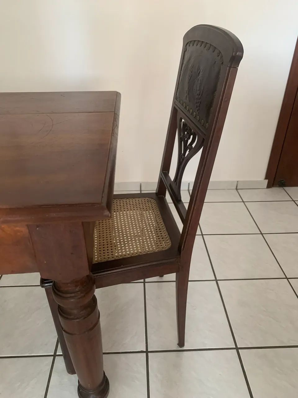 Mesa de madeira nobre, restaurada e maravilhosa  - Foto 5