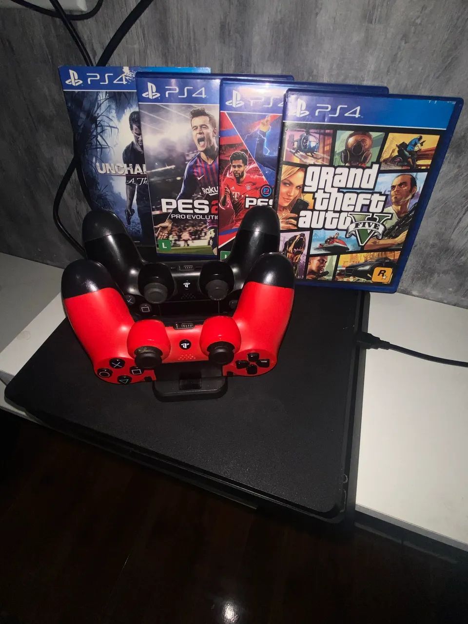 PS4 ZERADO 4 Jogos midia 2 Controles Com caixa !!! - Foto 2
