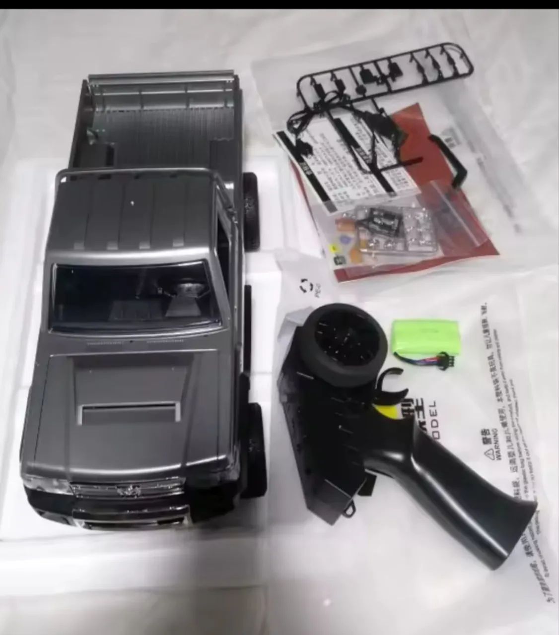 Automodelo rc crawler MN82 PRO prata leds completo 