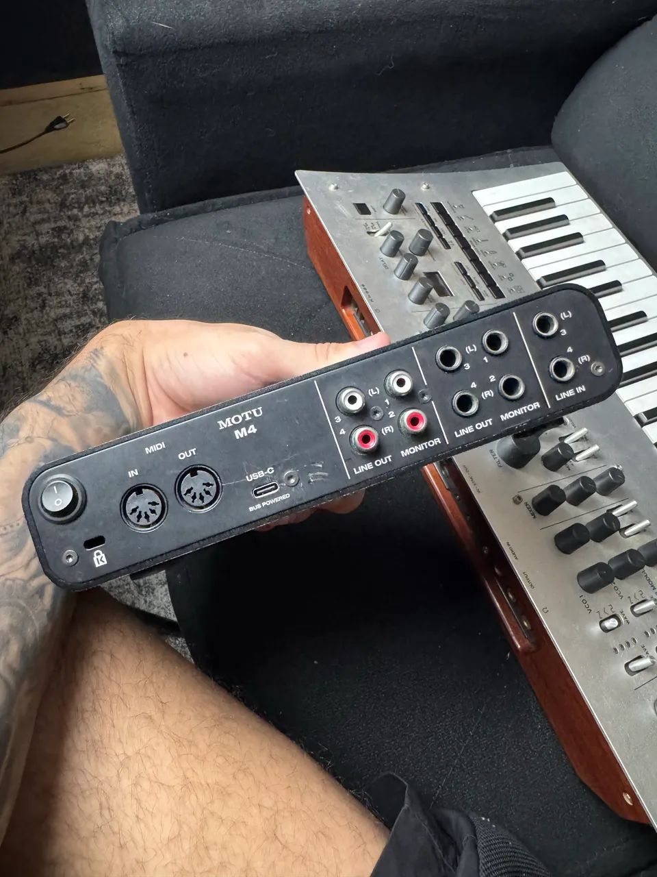 Interface de áudio MOTU M4 - Foto 3