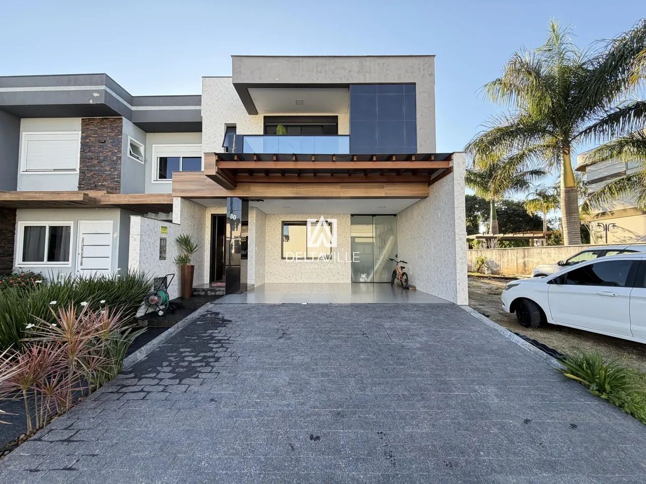 Casa Três(3) Quartos Com Suíte,Banheira e Piscina