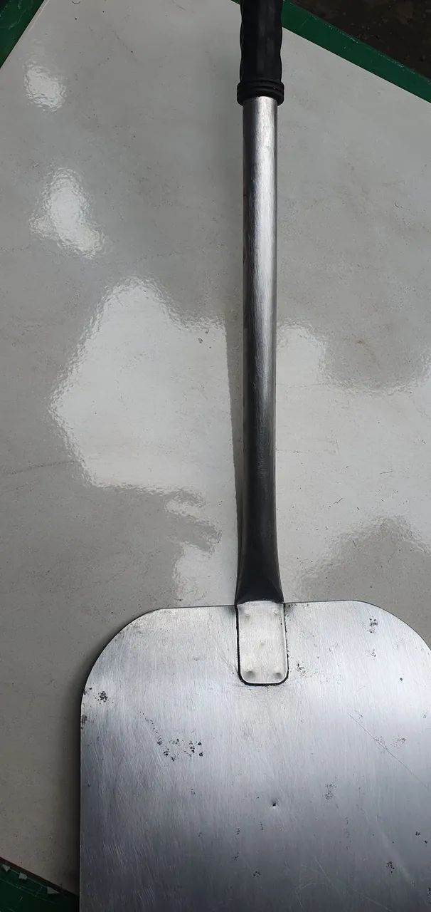 Vendo pá para pizzas 70 cm de comprimento e  24×25 base - Foto 3