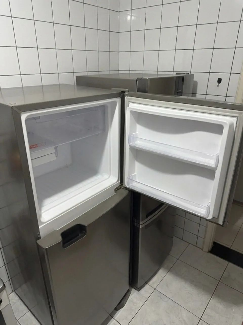 Geladeira Brastemp Frost Free Duplex 375 Litros Cor Inox com Espaço Adapt - BRM45HK - Foto 3