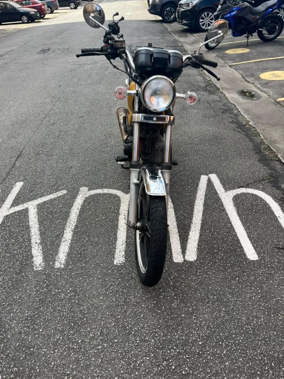 vende-se moto suzuki intruder  
