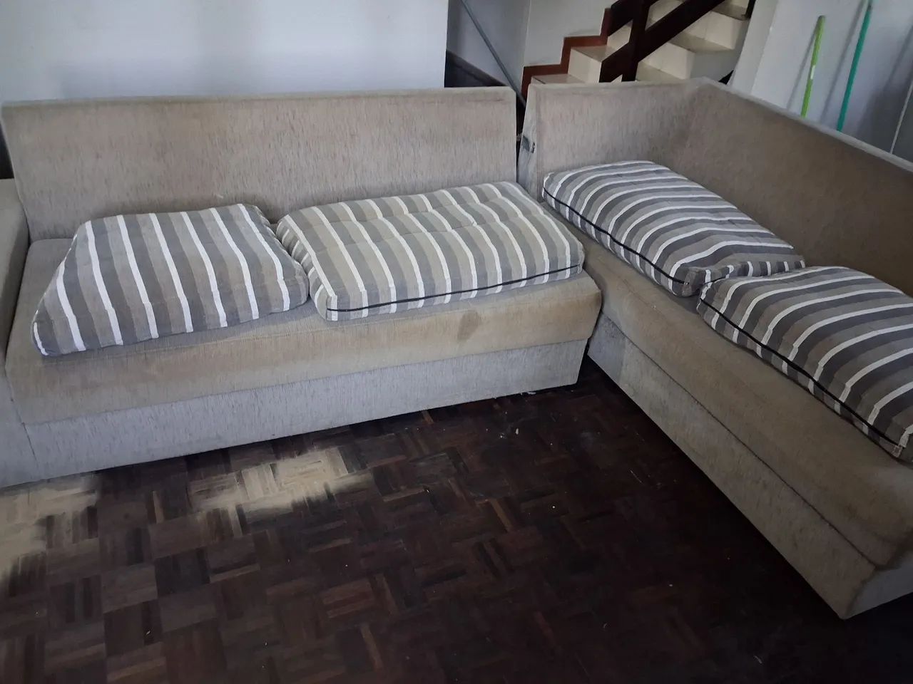 Vendo Sofá de Canto em L com Chaise - Confortável e Espaçoso...<br> ideal para sala de estar. - Foto 3