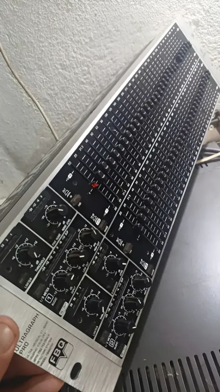 EQUALIZADOR BEHRINGER 6200 FBQ 127V