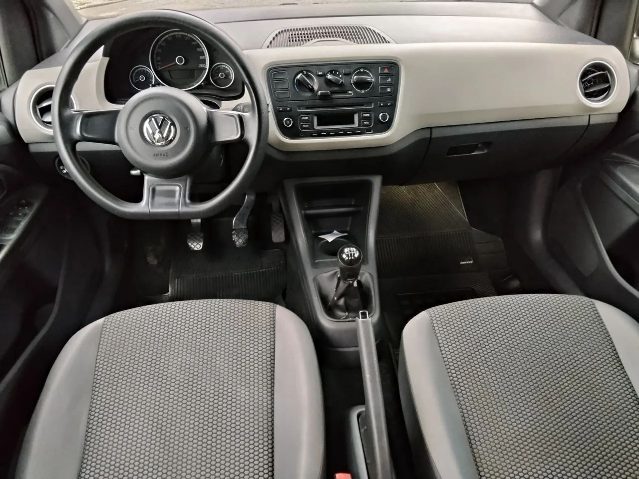 Volkswagen up! track 1.0 Total Flex 12V 5p, foto 10 de 13