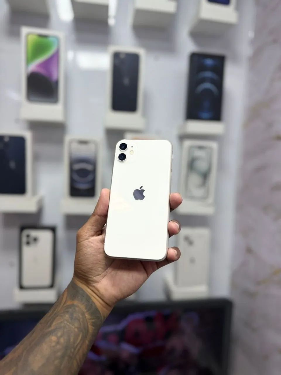 IPHONE 11 128GB<br>R$ 1.199,00 MUITO TOP