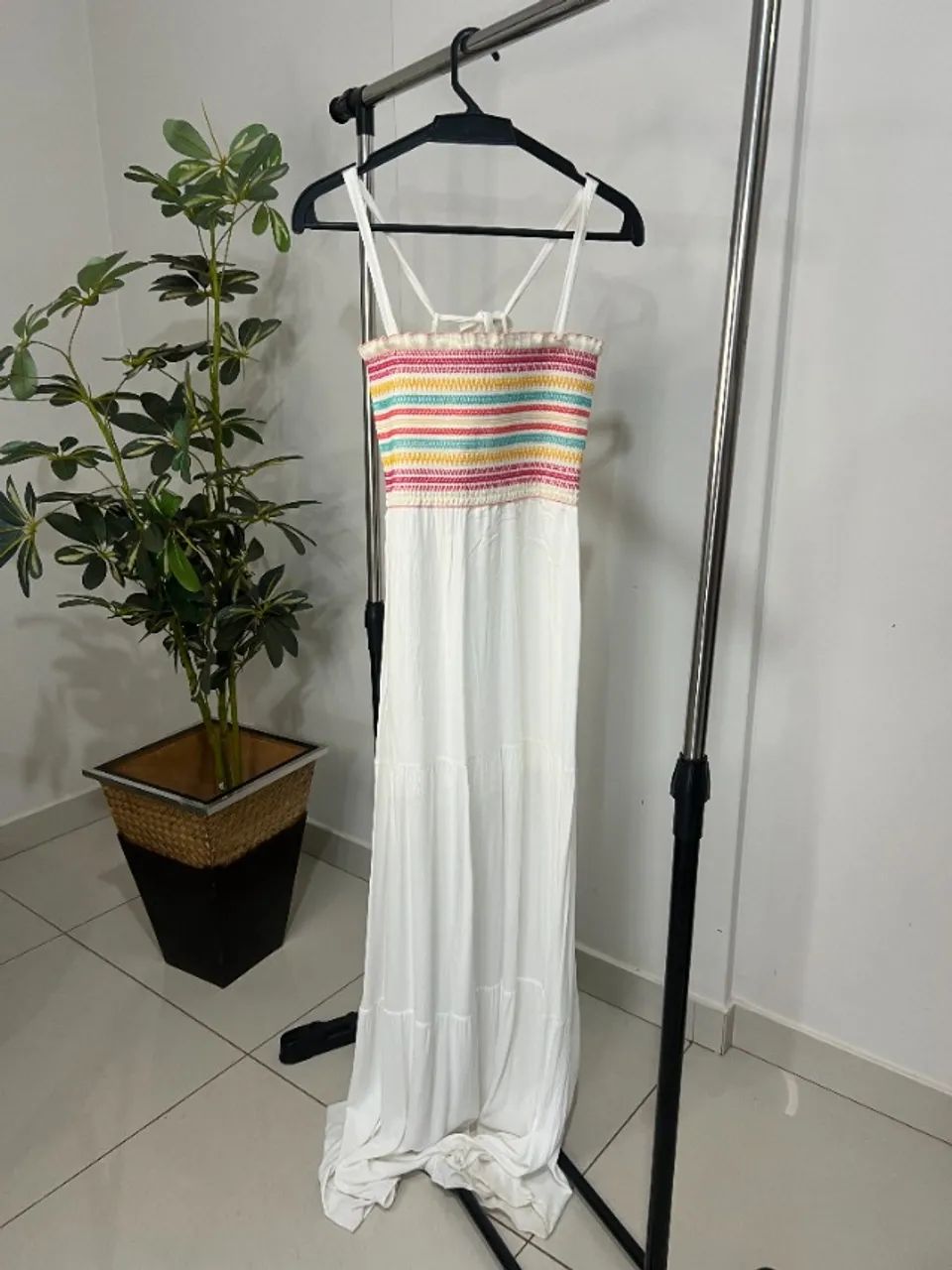 VESTIDO LONGO BRANCO LOFT747 COM BUSTO BORDADO - LEVE E DESCONTRAÍDO