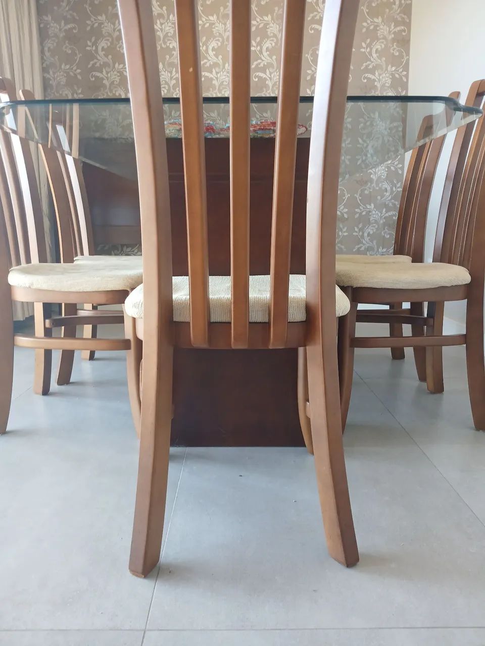 Mesa de Vidro com pés de Madeira + 6 cadeiras - Foto 3