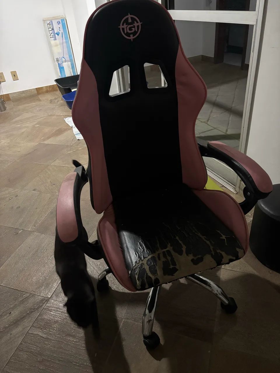 Cadeira gamer TGT preto e rosa usada para doação ? São Lucas