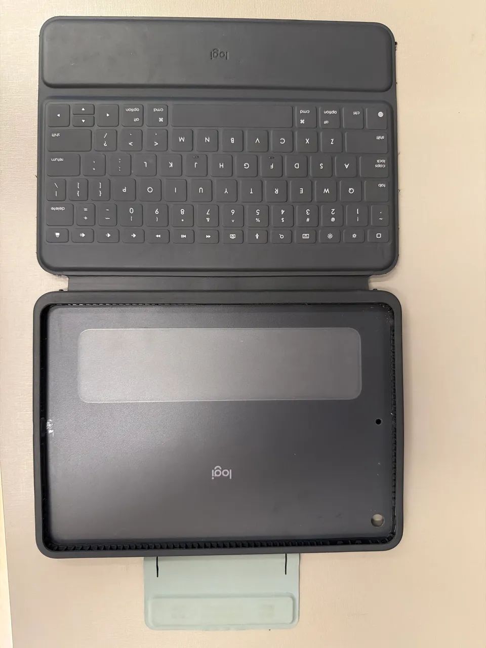 Capa com teclado para iPad 7,8,9 - Foto 4