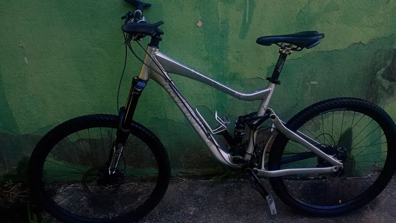 Bicicleta Giant Full Suspension - Revisada - Foto 5
