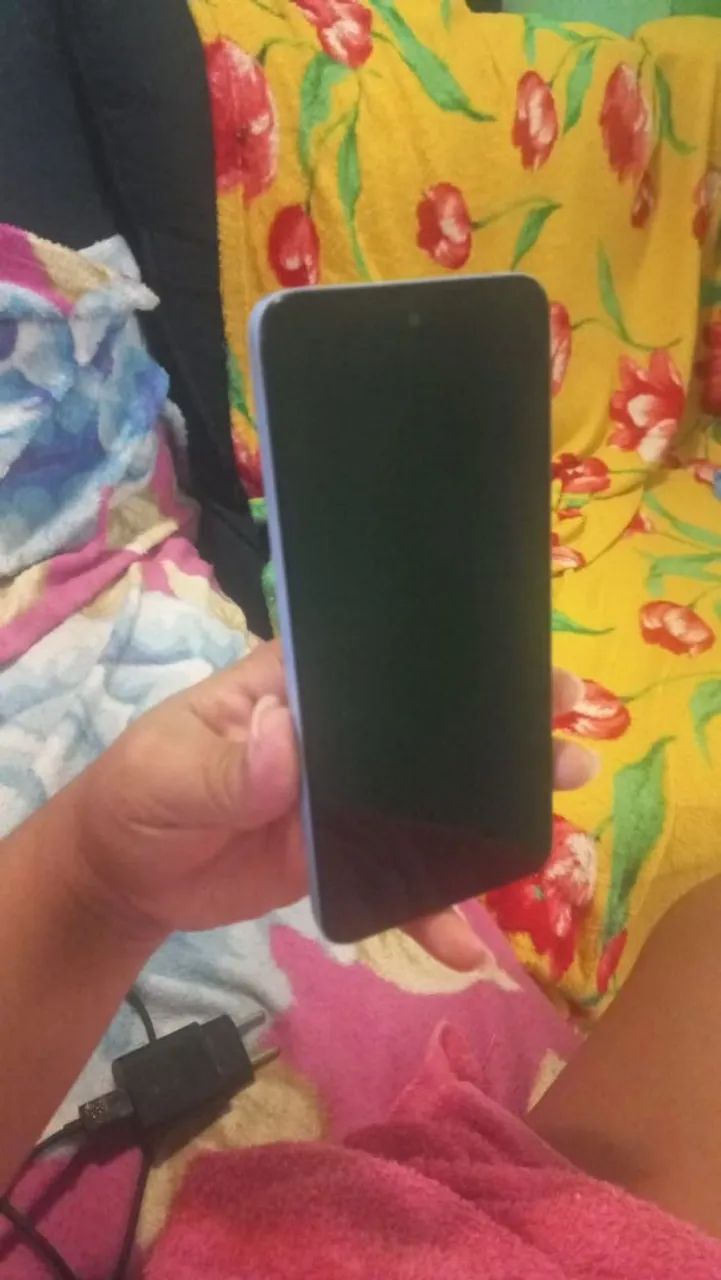 Celular semi novo 